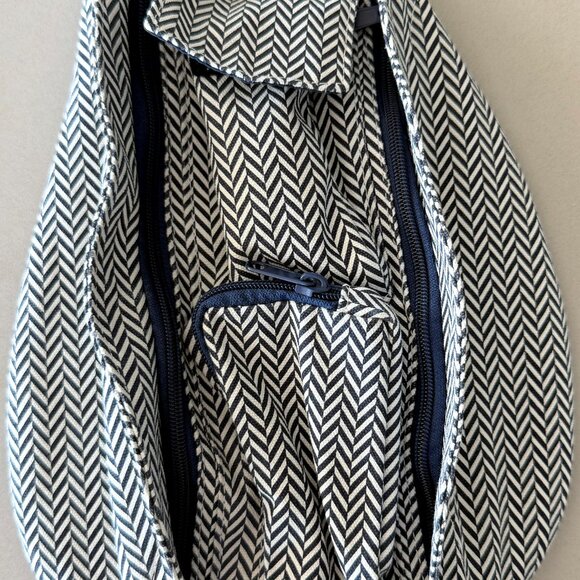 Kavu Rope Bag Chevron Shore 14" x 9.5" Chevron Sling Shoulder Bag - Picture 4 of 12